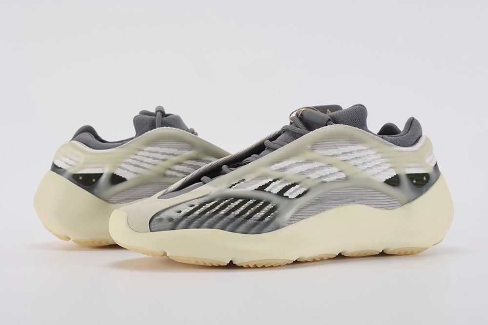 yeezy-700-v3-'fade-salt'-replica