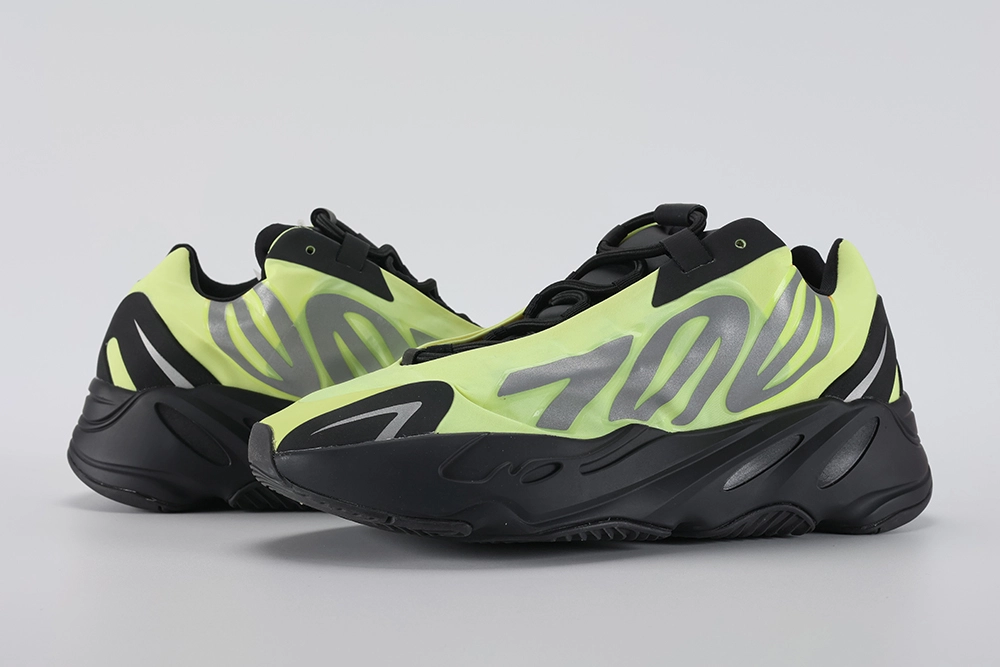 yeezy-boost-700-mnvn-'phosphor'-replica